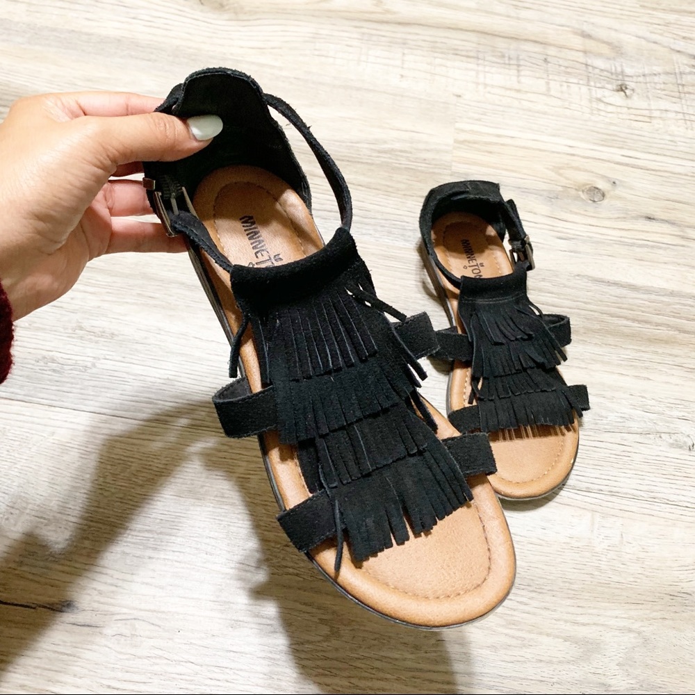 Minnetonka fringe sandals size 6